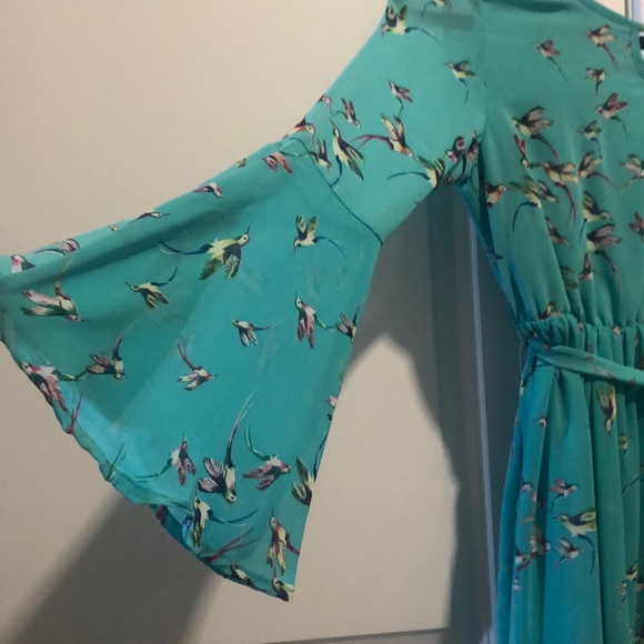 Flowy turquoise dress with bell sleeves - Picture 4 of 6